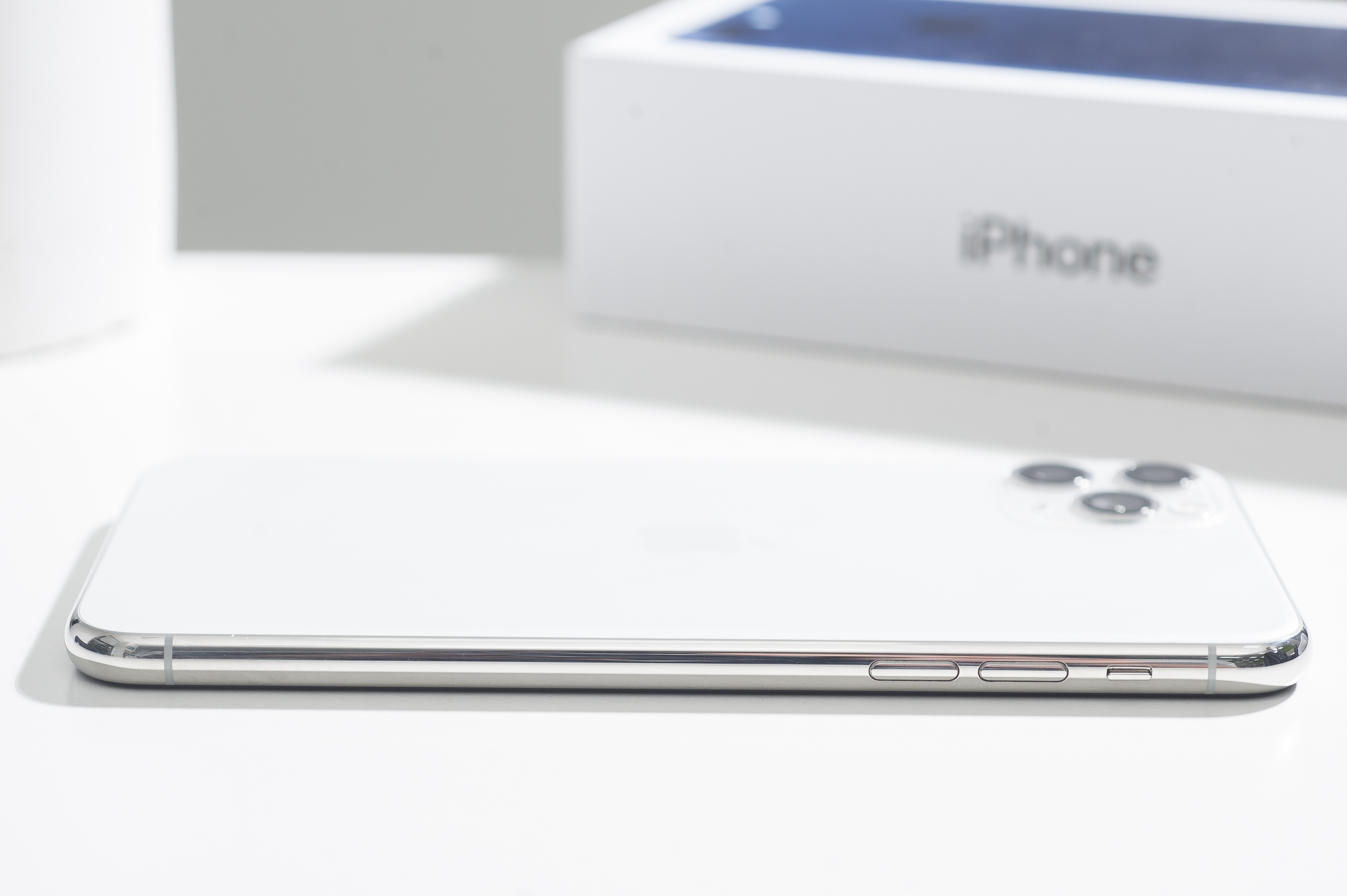 Folosit iPhone 11 Pro Max 256gb, argintiu (MWH52).